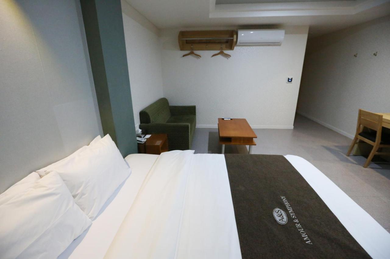 Amour Hotel Suwon Exterior foto